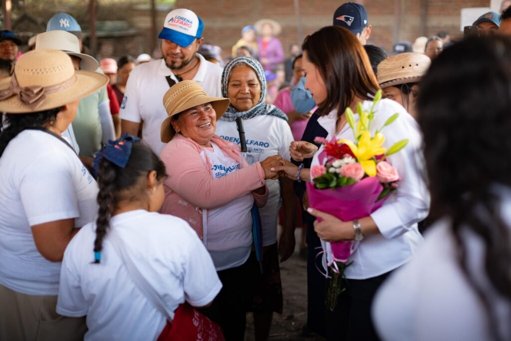 Dará Lorena continuidad a la pavimentación de calles