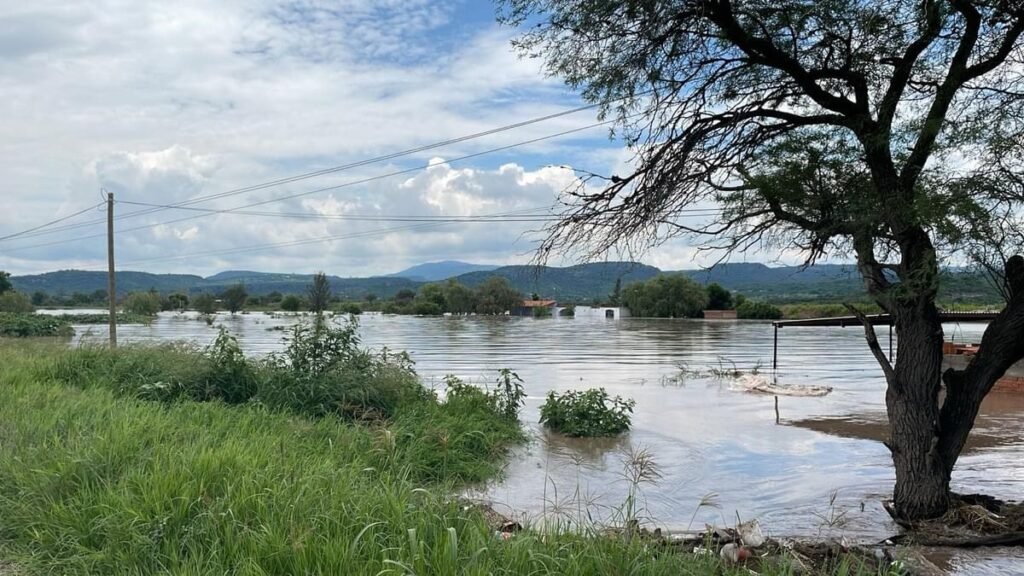 Se Revienta Presa en Frías de Manuel Doblado; Cierran Carretera por Seguridad