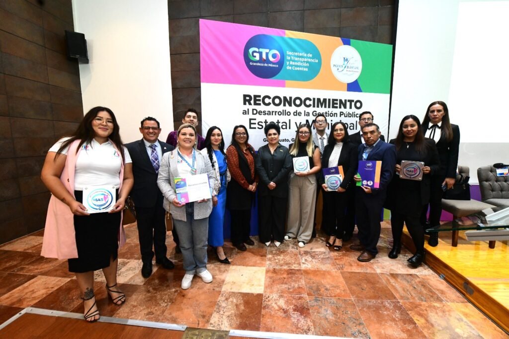 RECONOCEN A DEPENDENCIAS POR DESARROLLODE LA GESTIÓN PÚBLICA MUNICIPAL