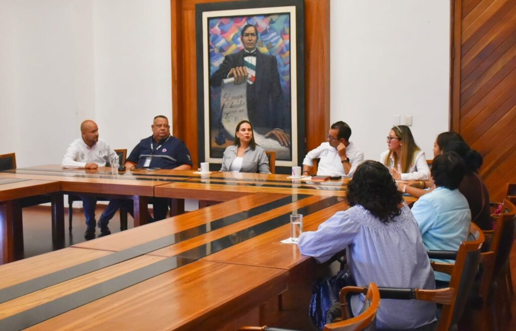 Se reúne Lorena Alfaro con habitantes de Peñuelas