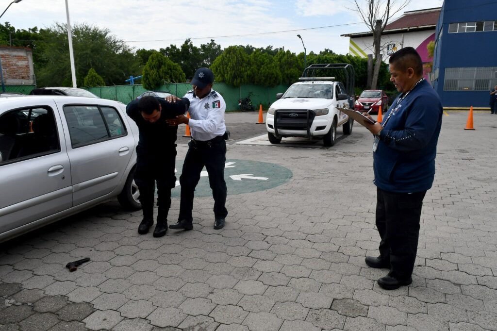 Realizan a policías pruebas para ascensos