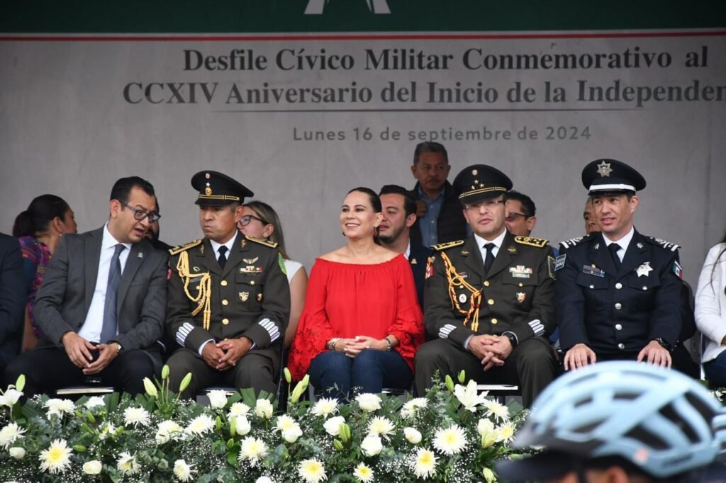 REALIZAN DESFILE EN CONMEMORACIÓN DEL INICIÓ DE INDEPENDENCIA