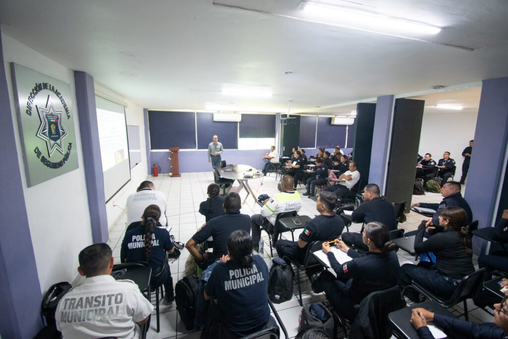 RECIBEN POLICÍAS CAPACITACIÓN COMO PRIMER RESPONDIENTE Y CIENCIAS FORENSES