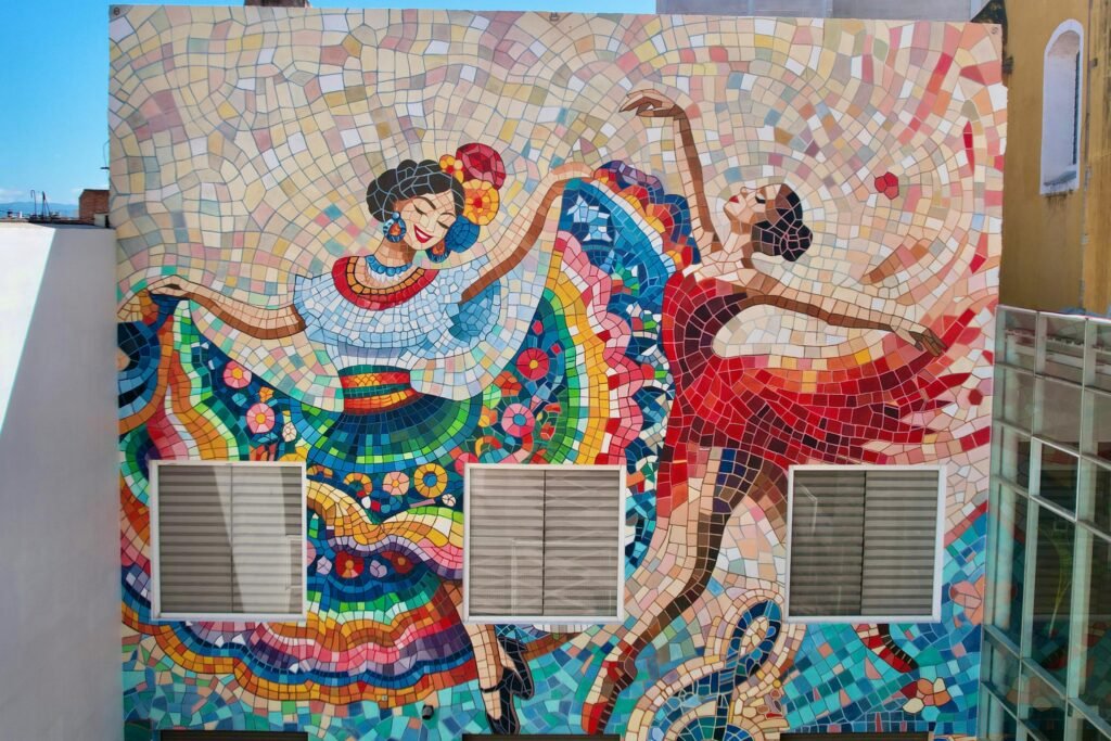 DEVELAN MURAL EN EL EXTERIOR DEL TEATRO DE LA CIUDAD