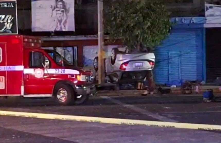 Mueren dos en volcadura en Irapuato