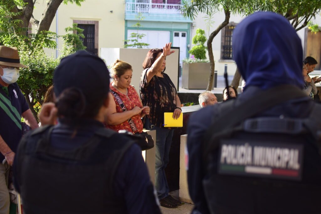 CAPACITAN A VECINOS PARA PREVENIR DELITOS