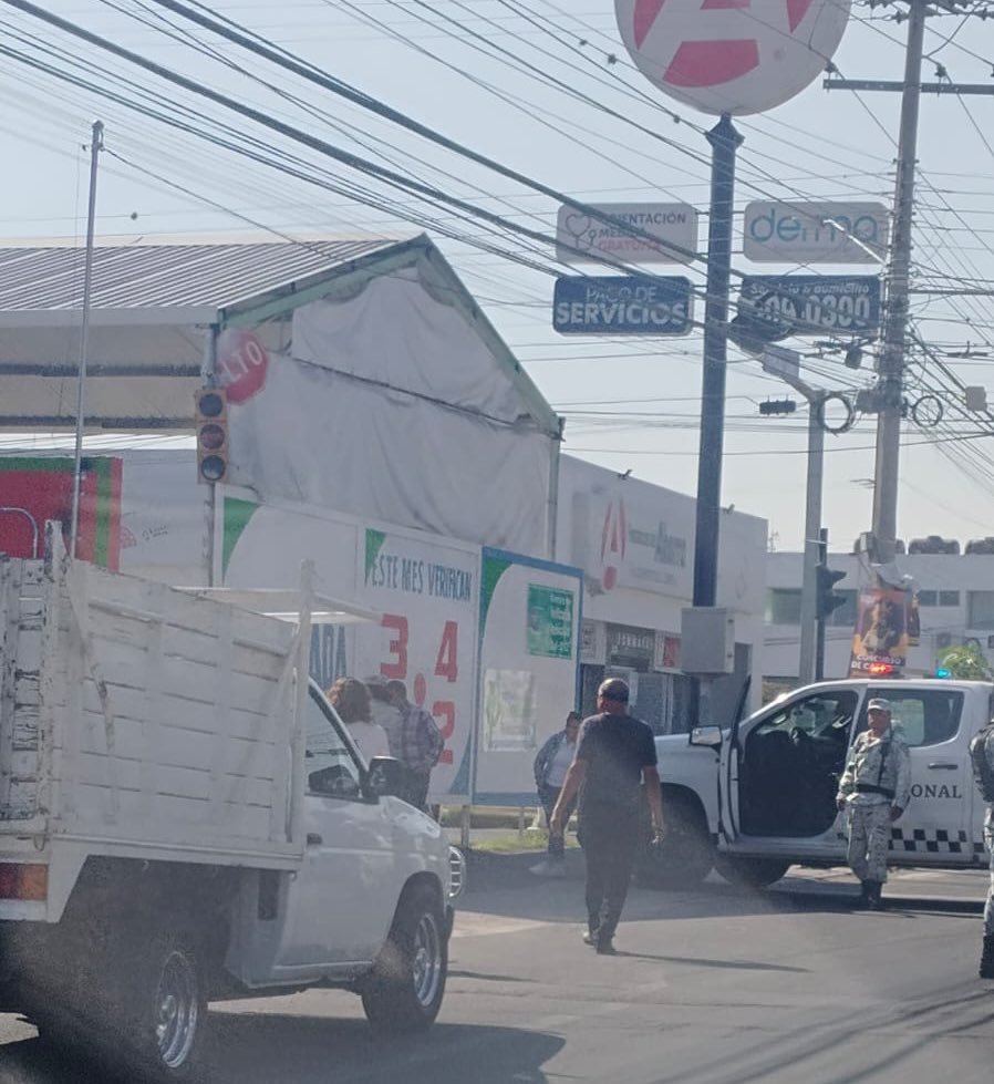 Fuerte estallido en centro de verificación en Celaya