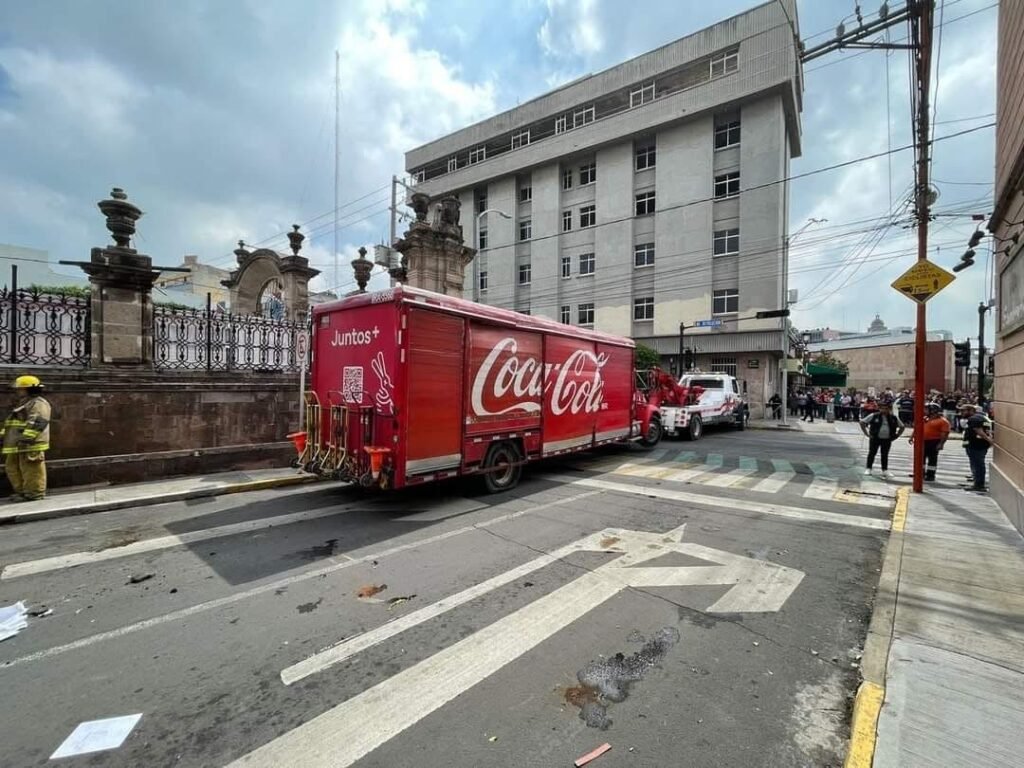 Calle Altamirano será reabierta tras socavón, anuncia Lorena Alfaro