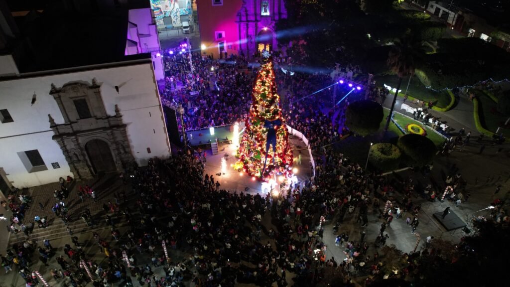 Arranca Villa Navideña con Encendido de Árbol Monumental