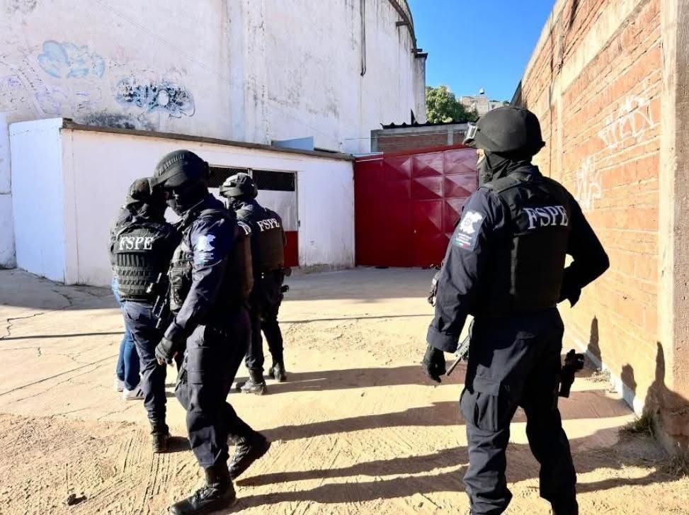 Ejecutan a tres policías estatales en la capital