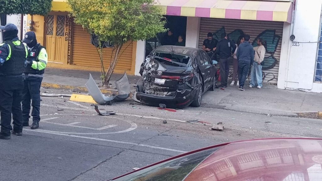 Urbano se lleva cuatro autos en Guerrero