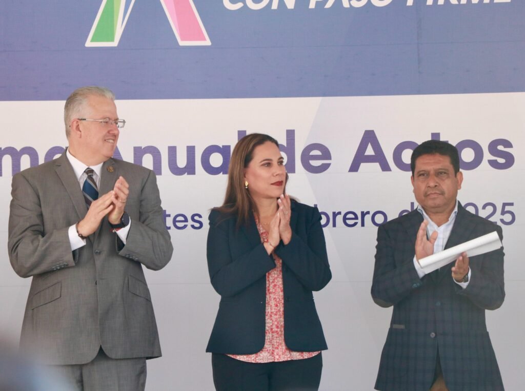 PROMUEVEN VALORES CÍVICOS CON HONORES A LA BANDERA