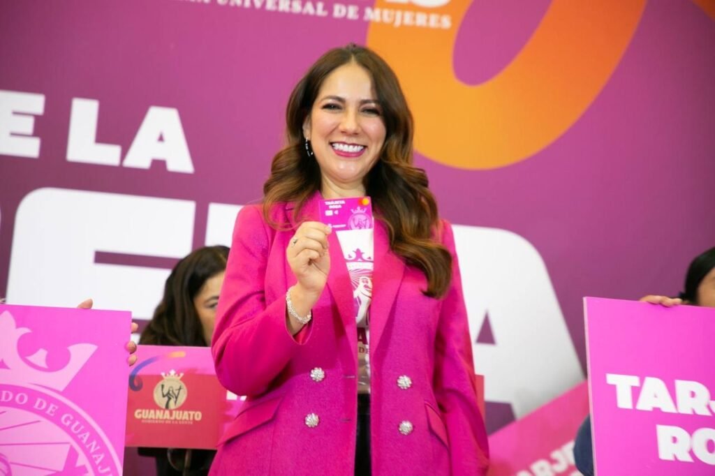 Inicia gobernadora entrega de Tarjeta Rosa