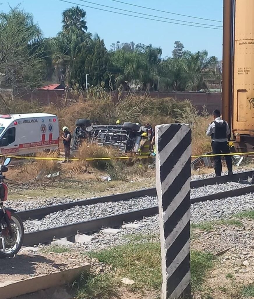 Tren embiste patrulla en León