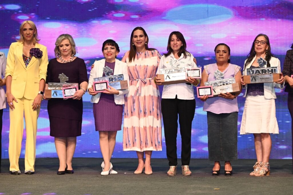 Reconocen grandeza de mujeres irapuatenses