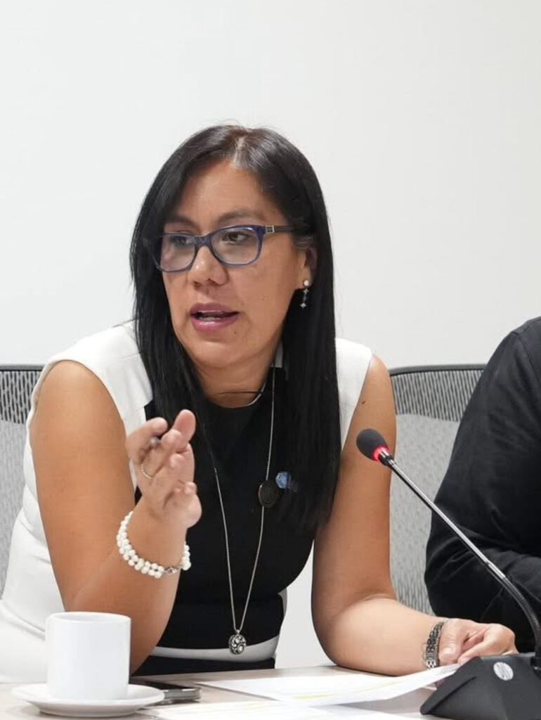 Defiende Susy Bermúdez la Tarjeta Rosa
