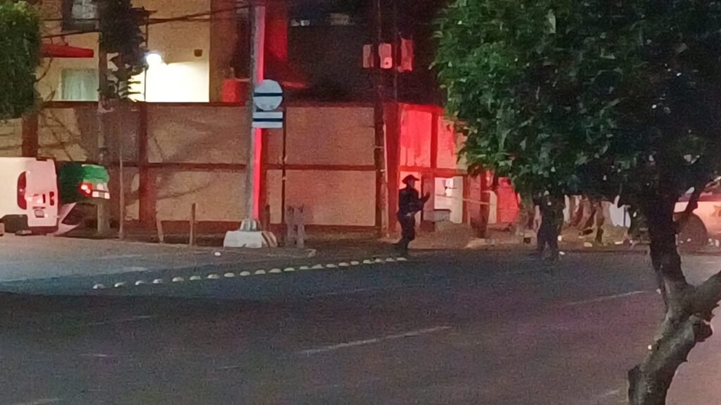 Lo balean, vuelca y muere; así acabaron con la vida de taxista en Celaya