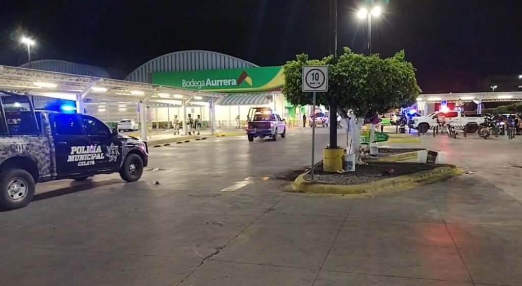 Detienen a dos hombres tras detonaciones en estacionamiento de Bodega Aurrera en Celaya