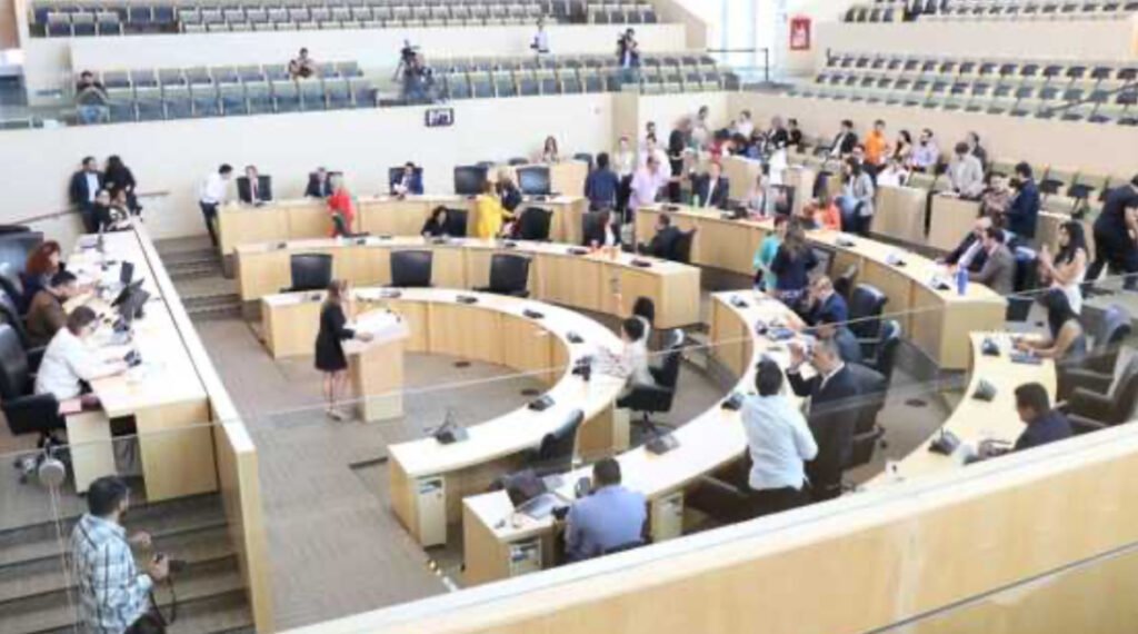 Sesiona el Pleno del Congreso, avala dictámenes de revisión de cuentas públicas