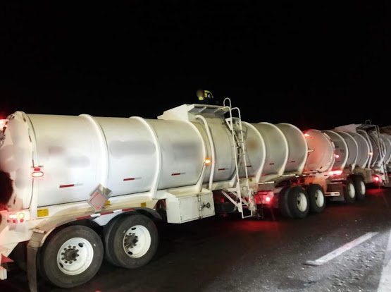 Aseguran tractocamión con 63 mil litros de diésel de presunta procedencia extranjera en Guanajuato
