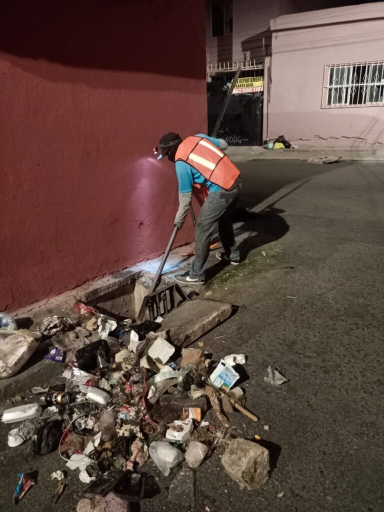 Japami inicia con limpieza de bocas de tormenta