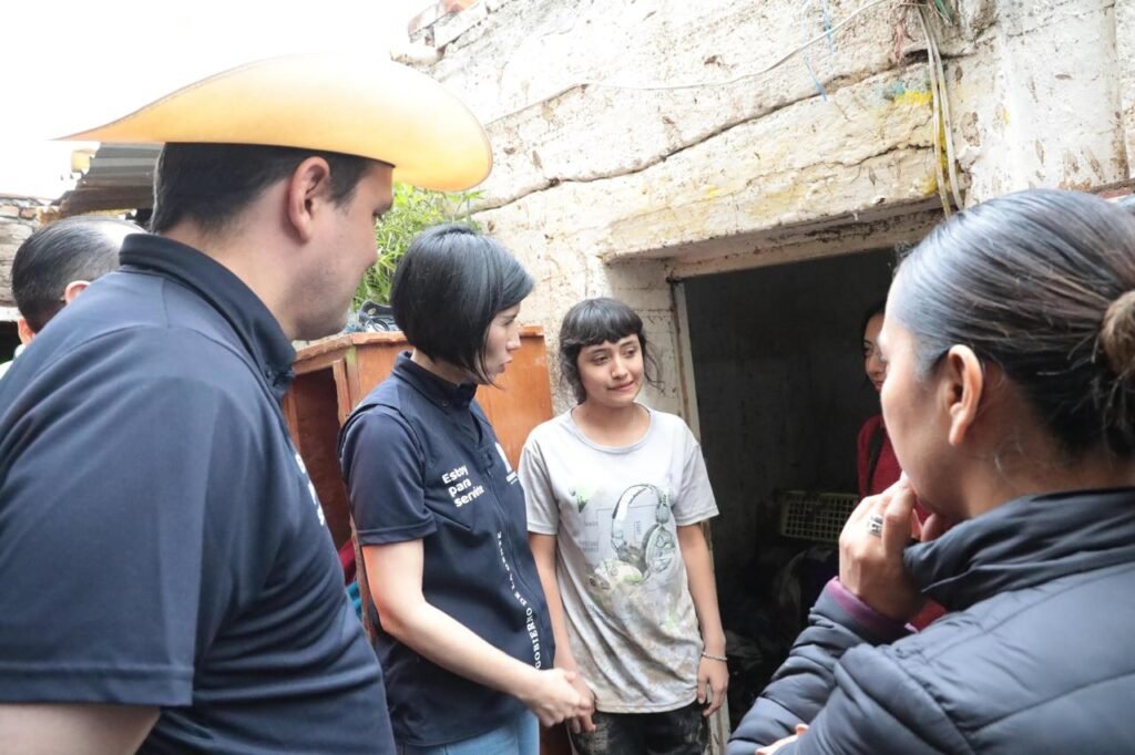 Gobierno de la Gente atiende a familias ocampenses afectadas por lluvias.