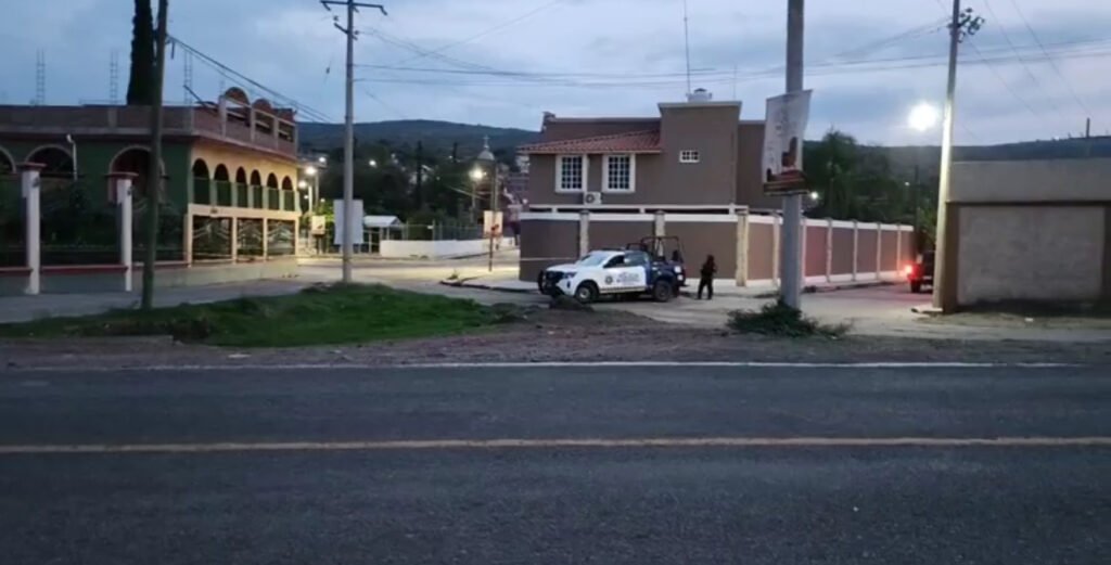 Muere civil tras ataque armado contra policías en Yuriria
