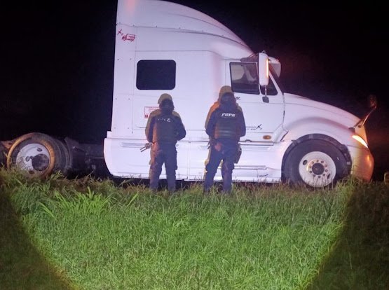 Evitan FSPE robo de ropa de lujo valuada en 2.6 mdp y detienen a dos personas en carretera federal 57 