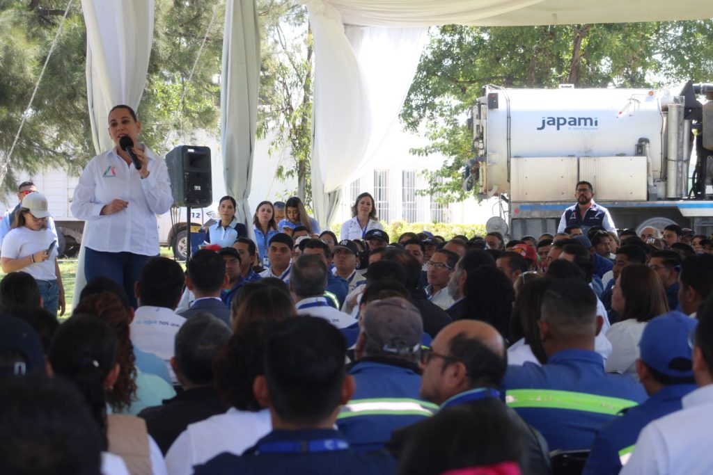 SOSTIENE LORENA ALFARO ENCUENTRO CON TRABAJADORES DE JAPAMI