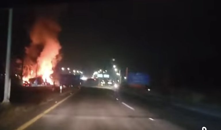 Accidente entre tráileres deja una persona fallecida en la carretera Irapuato-Abasolo